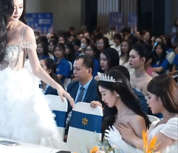 Phương Nhi gặp sự cố trang phục, Thiên Ân ghi điểm vì hành động này-2