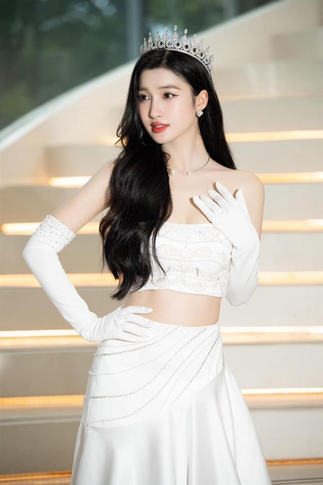 Phương Nhi gặp sự cố trang phục, Thiên Ân ghi điểm vì hành động này-4