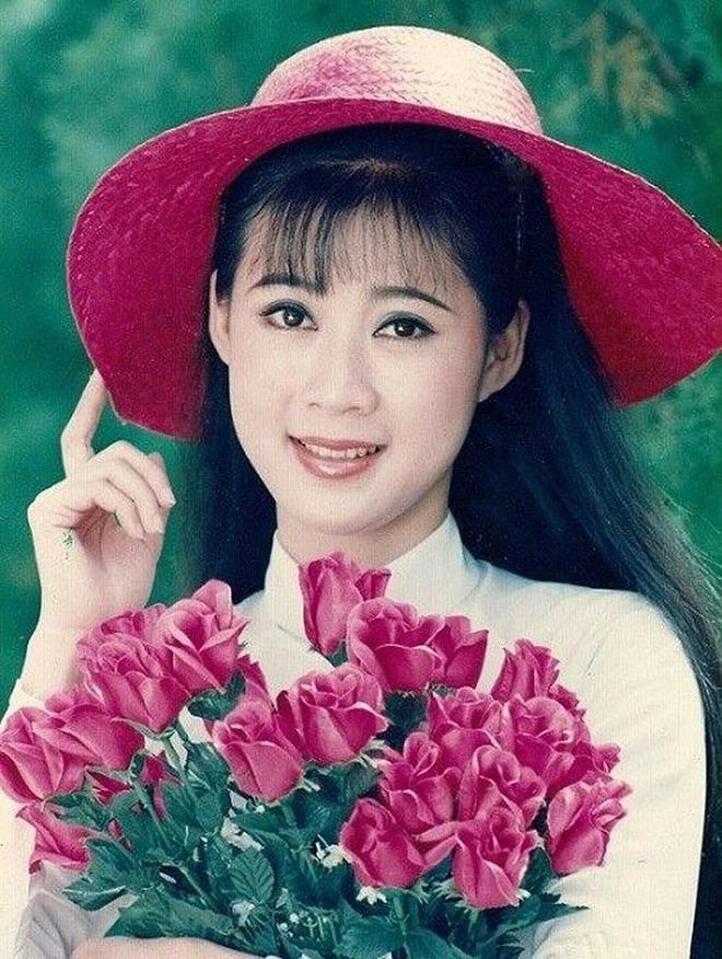 Diễm Hương và sự nổi tiếng kỳ lạ: Phải ra ban công khách sạn đứng để khán giả không đòi lên-2