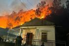 Cháy rừng trong đêm uy hiếp nhà dân, 3.000 người nỗ lực dập lửa