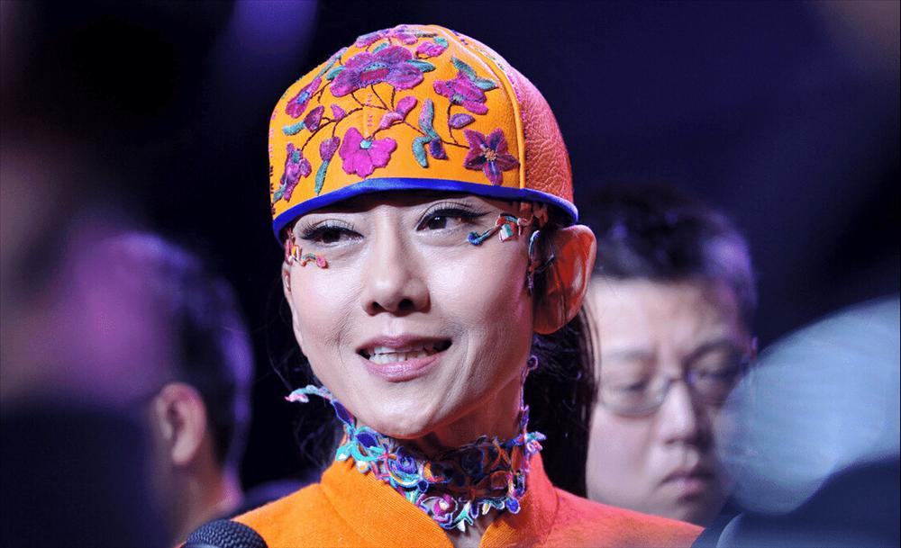 Chim công làng múa U70 trẻ như gái 30, tiết lộ bí quyết làm đẹp đáng học hỏi-1