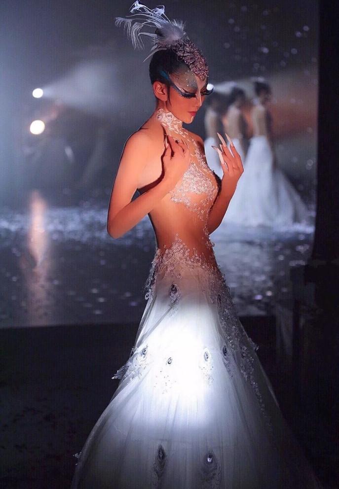 Chim công làng múa U70 trẻ như gái 30, tiết lộ bí quyết làm đẹp đáng học hỏi-2