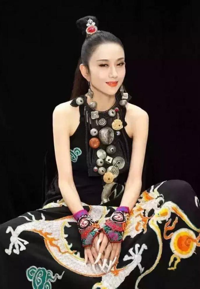 Chim công làng múa U70 trẻ như gái 30, tiết lộ bí quyết làm đẹp đáng học hỏi-7