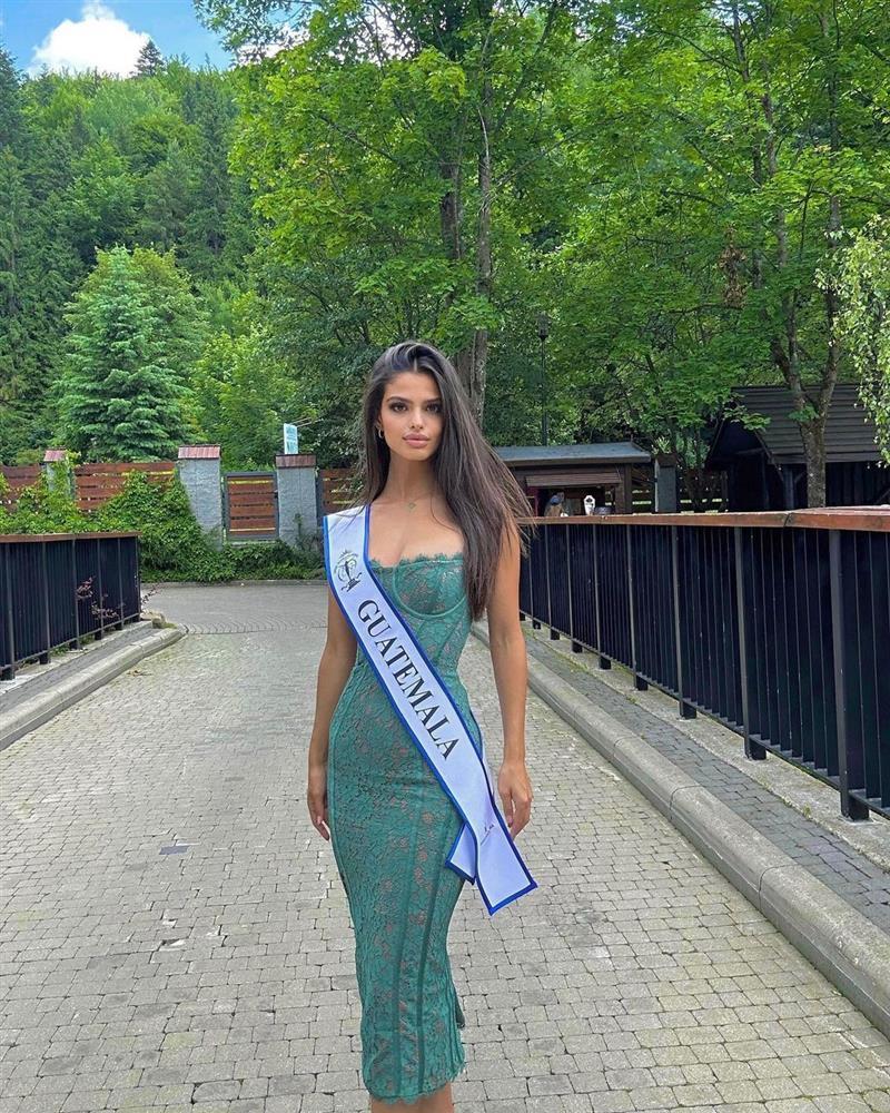 Khán giả sốc vì thí sinh Hoa hậu Siêu quốc gia để lộ vòng một ở đêm bán kết-3