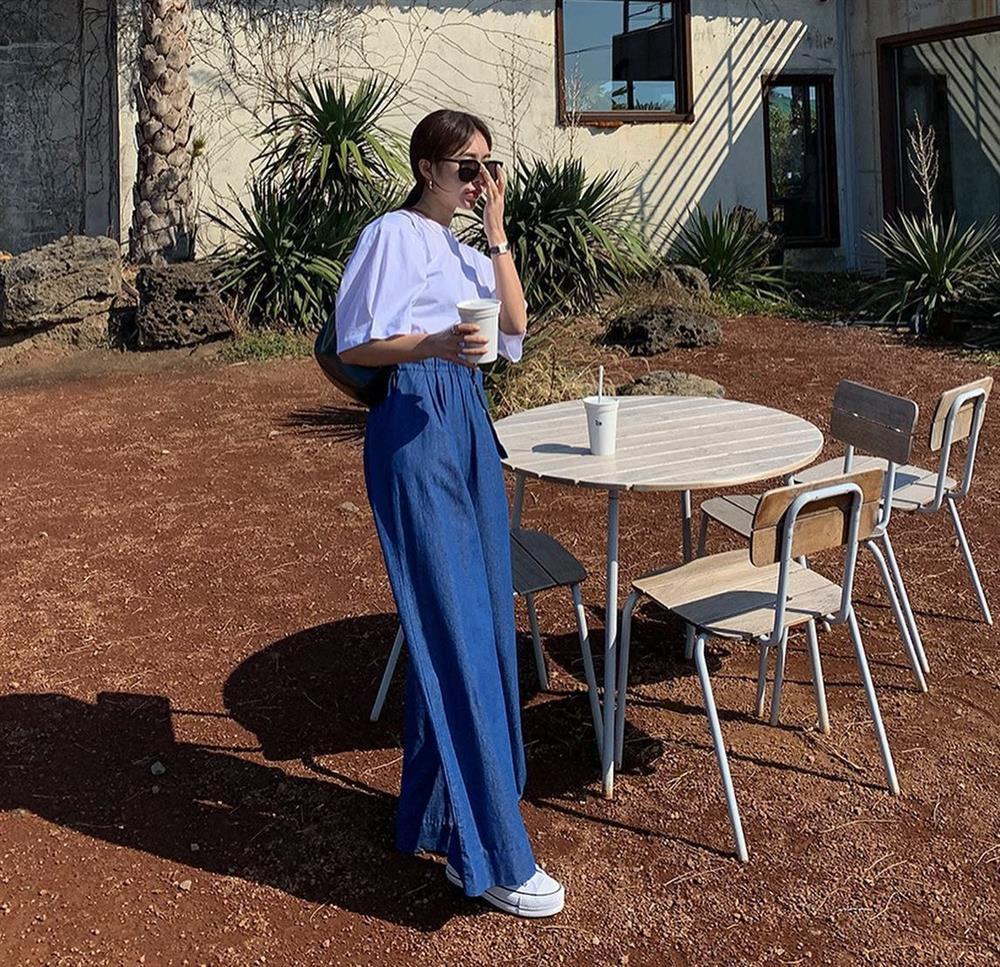 Nên kết hợp áo trắng với kiểu quần nào?-1