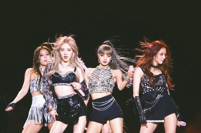 Tình trạng bán tháo vé BlackPink: Cứ 21 người bán mới có 1 người mua-1