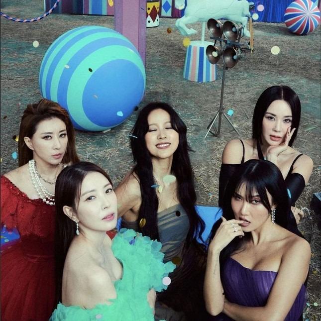 Nữ ca sĩ bị cấm sóng vì quá khiêu gợi-4