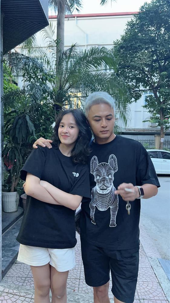 Hồng Đăng lộ diện khác lạ, cùng bà xã tổ chức sinh nhật cho con gái-2