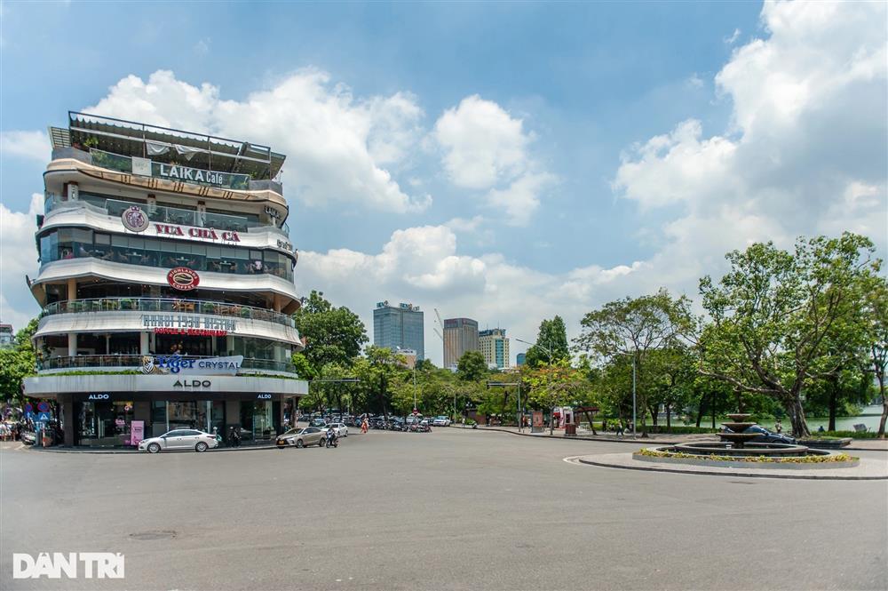 Hà Nội nắng nóng đỉnh điểm, đường phố vắng bóng người giữa trưa-1