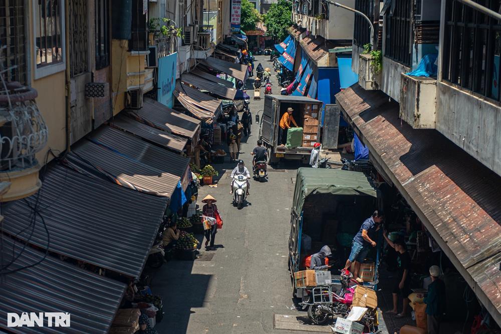 Hà Nội nắng nóng đỉnh điểm, đường phố vắng bóng người giữa trưa-10