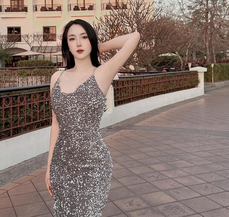 Được chồng ủng hộ mặc hở, vợ Khắc Việt diện váy siêu ngắn khoe dáng đẹp-7