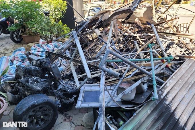 Vụ xe điện bốc cháy, 2 người chết: Mới cắm sạc được 15 phút-3