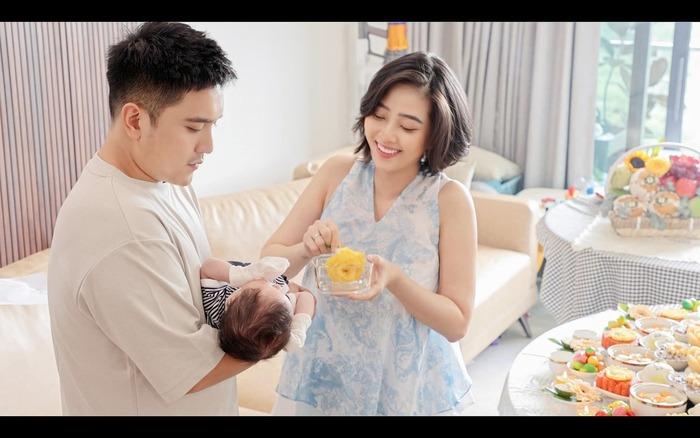 Sao nữ Vbiz công khai diện mạo quý tử đầu lòng sau 1 tháng sinh nở-1