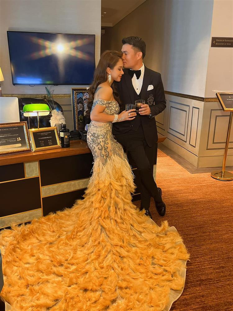 MC Vân Hugo khoe ảnh váy cưới và tình tứ bên chồng doanh nhân, tiết lộ cuộc hôn nhân thứ hai-1