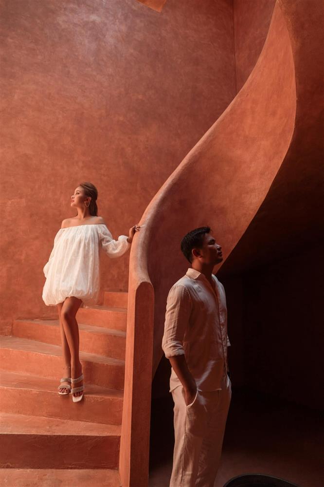 MC Vân Hugo khoe ảnh váy cưới và tình tứ bên chồng doanh nhân, tiết lộ cuộc hôn nhân thứ hai-3