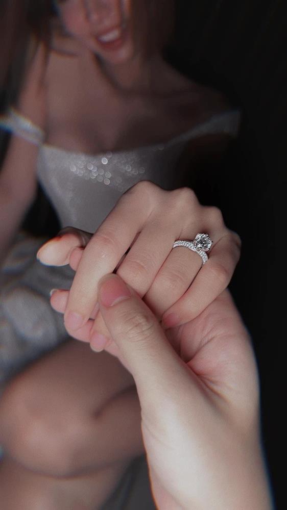 Cô dâu bộ ảnh cưới thời bố mẹ anh: Mỗi năm chồng đều tặng nhẫn kim cương-3