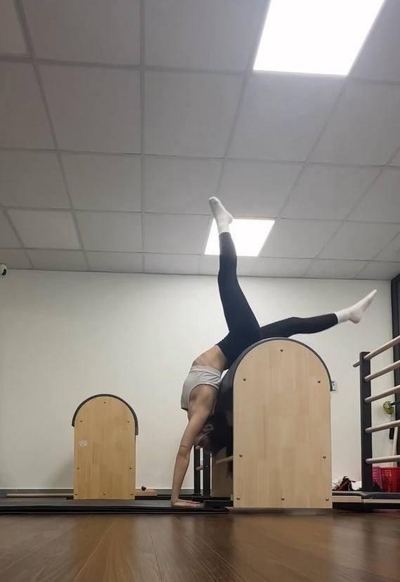 Hội người nổi tiếng, rich kid Việt khoe tập pilates độ vóc dáng-3