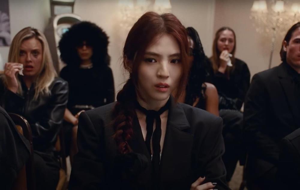 Phân cảnh Jung Kook bật nắp quan tài nói lời yêu em gây sốt MXH vì quá... hài hước!-3