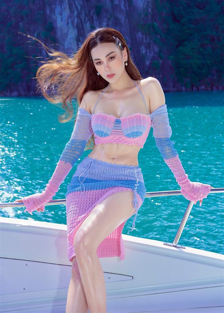 Gu thời trang đi biển của Phương Oanh thay đổi thế nào từ khi làm vợ Shark Bình?-4