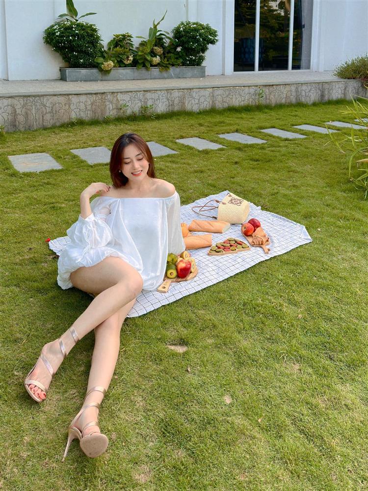 Gu thời trang đi biển của Phương Oanh thay đổi thế nào từ khi làm vợ Shark Bình?-5