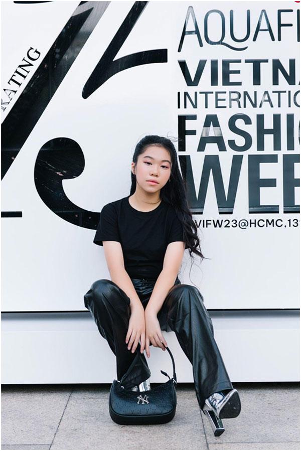 Học trò Xuân Lan thả dáng với phong cách street style ấn tượng-2