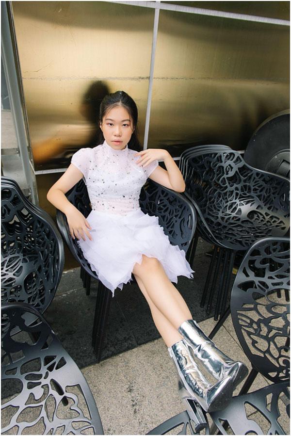 Học trò Xuân Lan thả dáng với phong cách street style ấn tượng-3