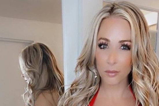 Bà ngoại U50 có gu hẹn hò khác thường