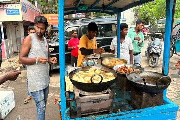 Du khách ùa đến Thung Lũng Chết để được chịu cái nóng chưa từng có trong lịch sử-4