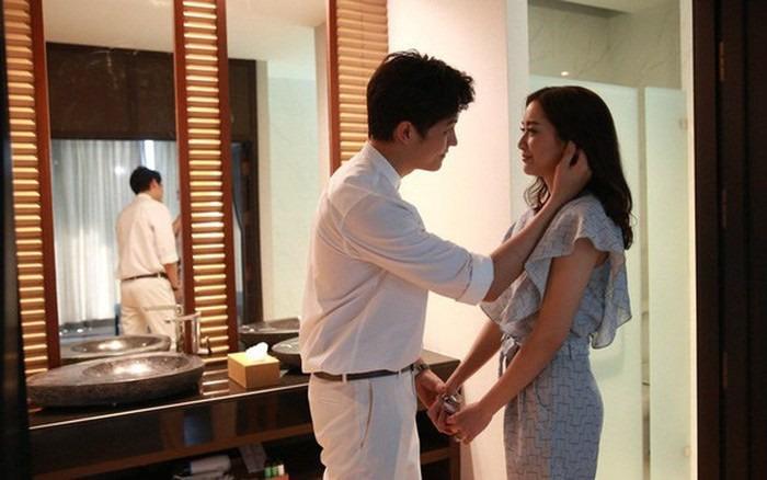 Rơi nước mắt khi thấy chồng lấy từ giỏ đồ nghề ra 1 cái váy đắt tiền-1