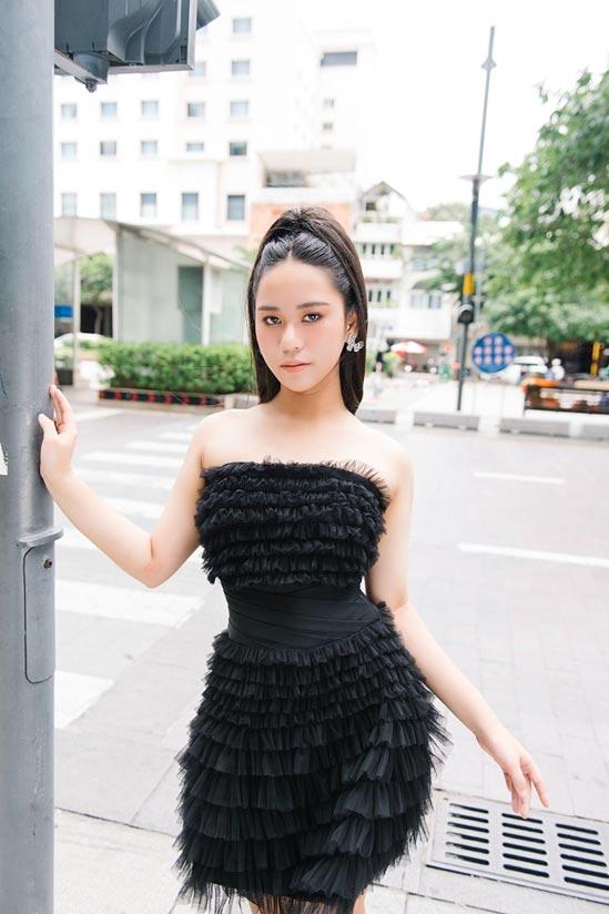 Bella Vũ khoe 2 phong cách đối lập với bộ ảnh street style mới-4