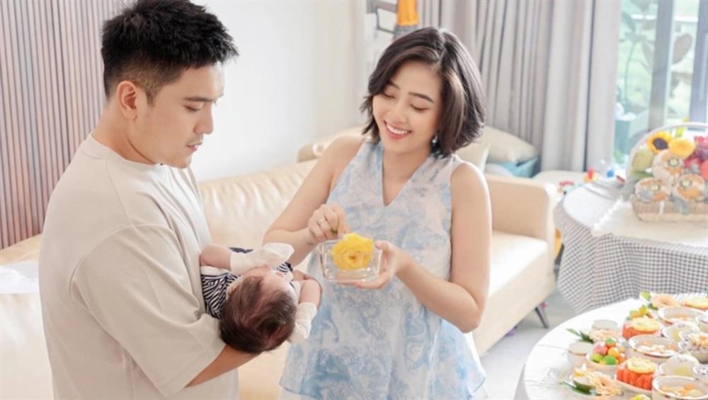 Liêu Hà Trinh công khai diện mạo quý tử sau 1 tháng làm mẹ-3