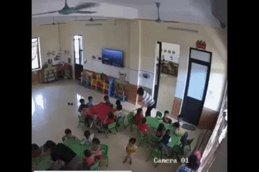 Đình chỉ nữ giáo viên tát, đá cháu bé 3 tuổi trong lớp học-2