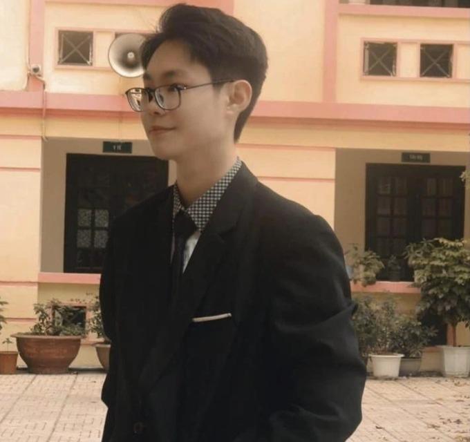 Nam sinh ký họa trên giấy nháp gây sốt kỳ thi tốt nghiệp 2023 được học bổng-2