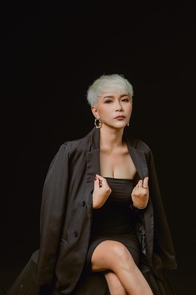 Sầu nữ phòng trà Hương Giang: Lần lượt mất người thân, bươn chải tuổi U50-4