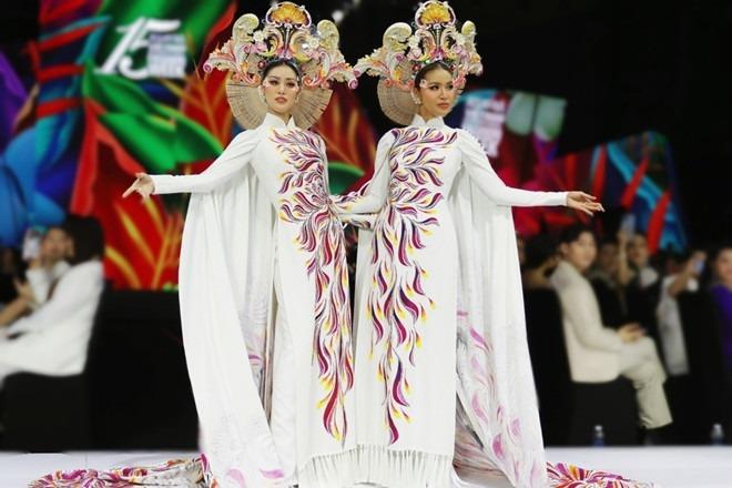 Mỹm Trần ngã sõng soài ở thảm đỏ, Hương Giang bất ngờ trở lại sàn catwalk-8