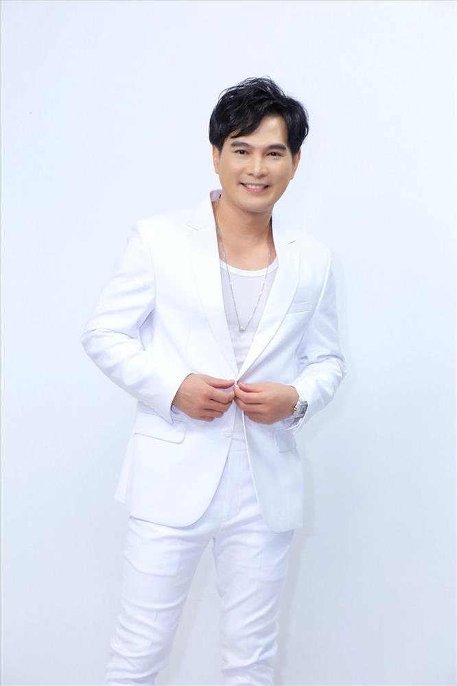 Vua nhạc miền Tây Lâm Hùng: Dừng hát 8 năm vì mẹ mất, lấy được vợ nhờ hiếu thảo-1