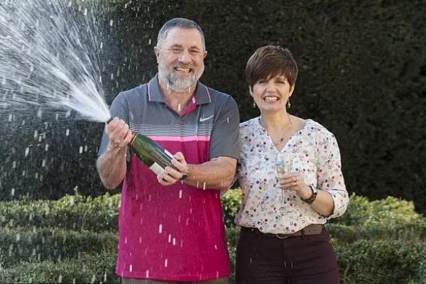 Chuyện đời kỳ lạ của cặp chồng già... mang thai, chàng vợ trẻ sắp làm bố-7