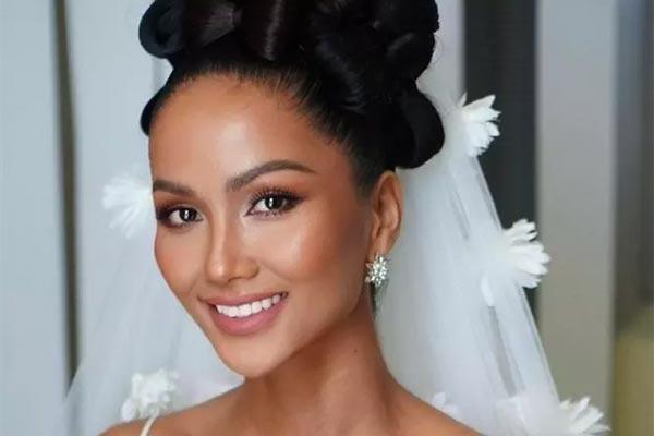 Hoa hậu HHen Niê giẫm lên váy suýt ngã khi diễn kết màn show thời trang-5