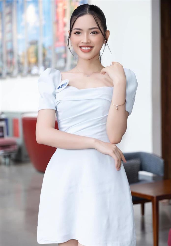 Nữ sinh 19 tuổi từng bị tẩy chay vào chung kết Miss World Vietnam-1