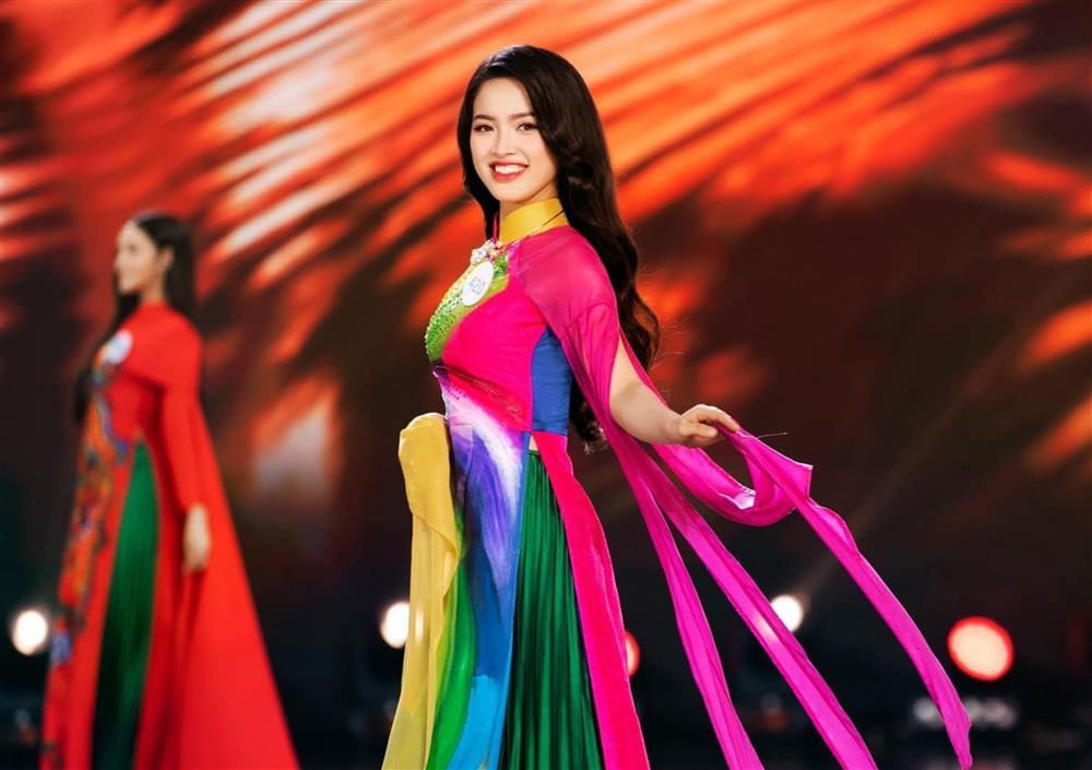 Nữ sinh 19 tuổi từng bị tẩy chay vào chung kết Miss World Vietnam-6