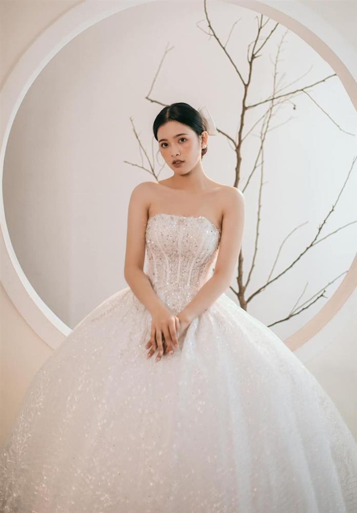 Nữ sinh 19 tuổi từng bị tẩy chay vào chung kết Miss World Vietnam-7