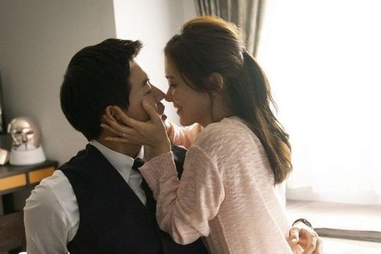 Chồng bị tai nạn nằm viện, vợ gục ngã phát hiện sự thật sau khi người phụ nữ lạ mặt ghé thăm