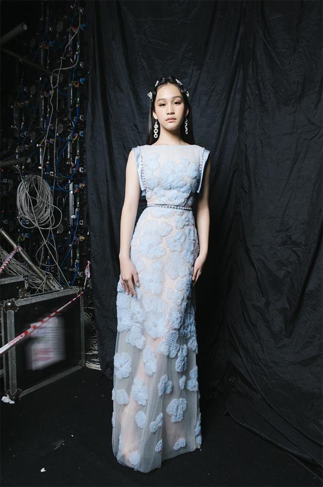 Mẫu nhí 12 tuổi gây sốt tại Tuần lễ Thời trang Quốc tế Việt Nam 2023-4