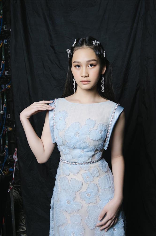 Mẫu nhí 12 tuổi gây sốt tại Tuần lễ Thời trang Quốc tế Việt Nam 2023-3
