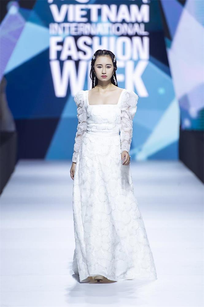 Mẫu nhí xinh tựa ngọc nữ, gây chú ý tại Tuần lễ Thời trang Quốc tế Việt Nam-1
