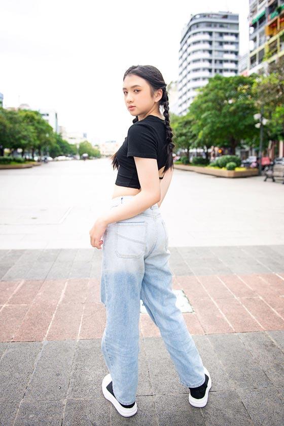 Phiên bản nhí Hương Giang pose dáng tự tin với The Best Street Style-1