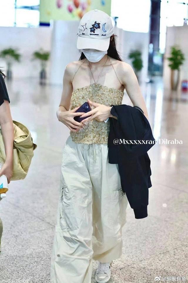 Địch Lệ Nhiệt Ba bị sàm sỡ ở sân bay-2