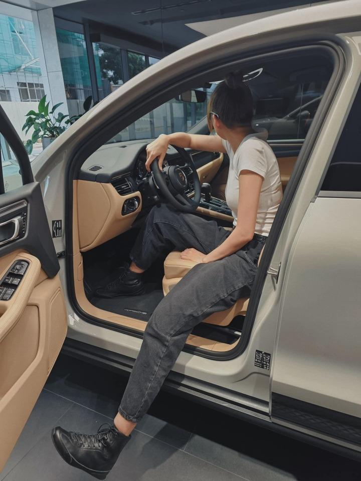 Siêu mẫu Thanh Hằng chi bạc tỷ tự mua quà tặng chính mình dịp sinh nhật-2