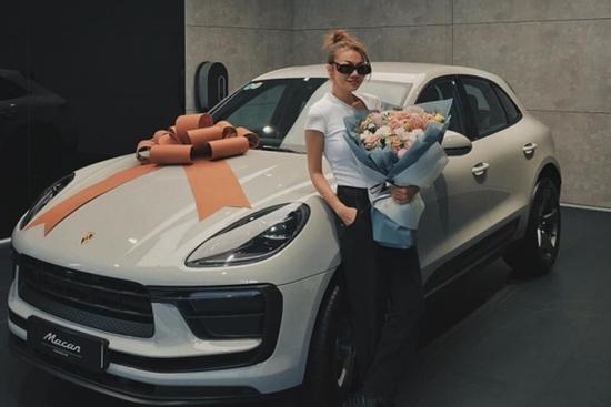 Siêu mẫu Thanh Hằng chi bạc tỷ tự mua quà tặng chính mình dịp sinh nhật