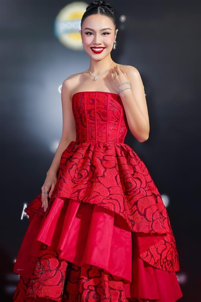 Màn xử lý tinh tế của siêu mẫu Thanh Hằng với đàn em khiến ai cũng nể-4